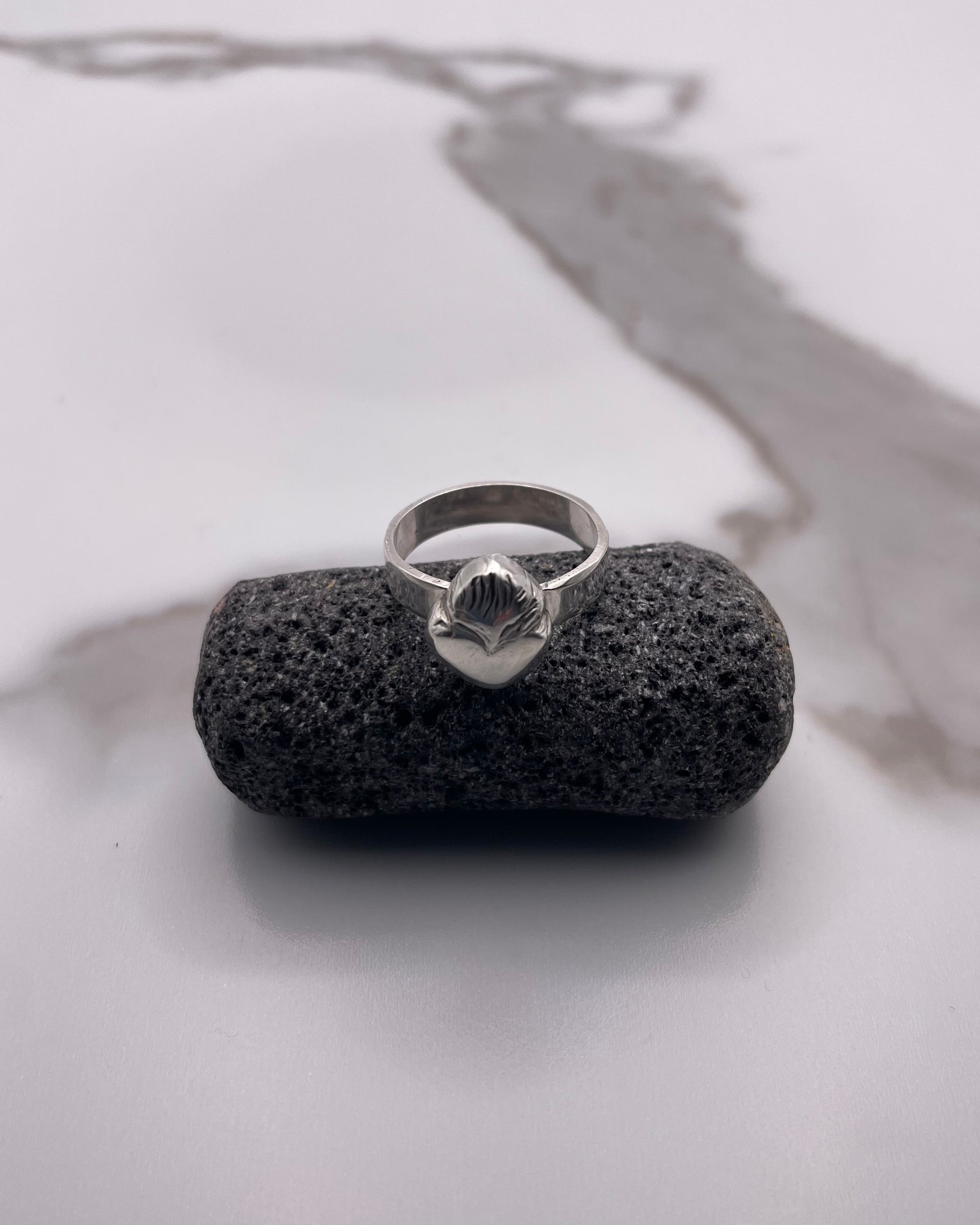 Chubby Flaming Heart Ring – Stone and Corazon